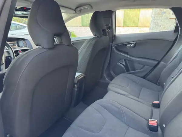 Volvo V40 Cross Country 2014 - 13500 EUR, 149000 km - AUTO.MOTO.pt - 149000km - foto 13 de 34