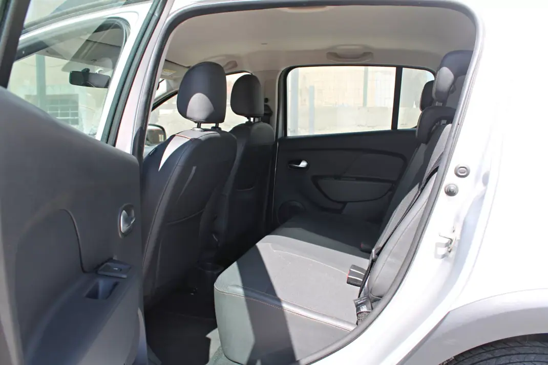 Dacia Sandero 2018 - 10400 EUR, 35110 km - AUTO.MOTO.pt - 35110km - foto 17 de 24