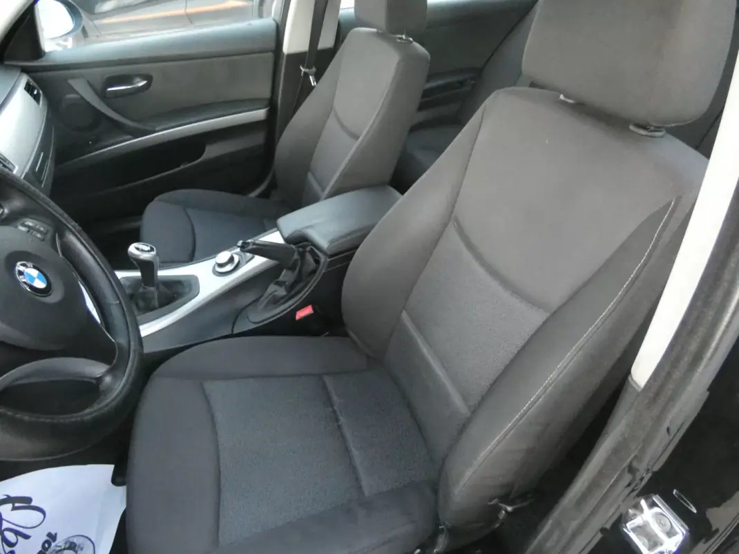 BMW 318 2008 - 7750 EUR, 380000 km - AUTO.MOTO.pt - 380000km - foto 8 de 11