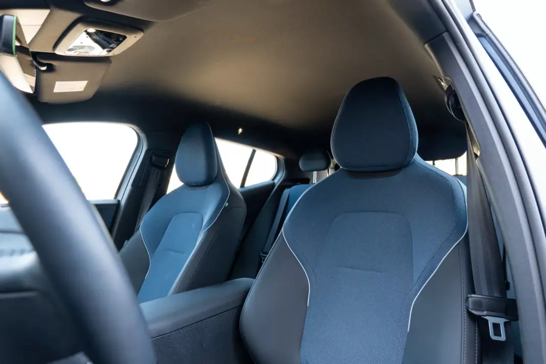 Volvo EX 30 2024 - 31900 EUR, 28000 km - AUTO.MOTO.pt - 28000km - foto 12 de 26