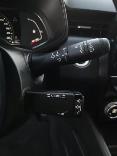 Renault Clio 2022 - 14500 EUR, 104000 km - AUTO.MOTO.pt - 104000km - foto 24 de 43