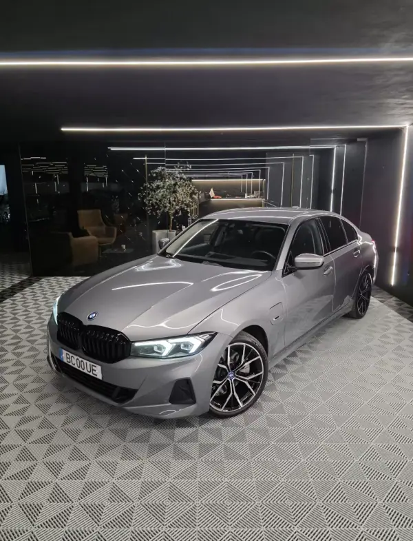BMW 320 e Line Sport Auto 2023 Hybrid Plug-In — 112 000 km BMW 320 e Line Sport Auto 2023 Hybrid Plug-In