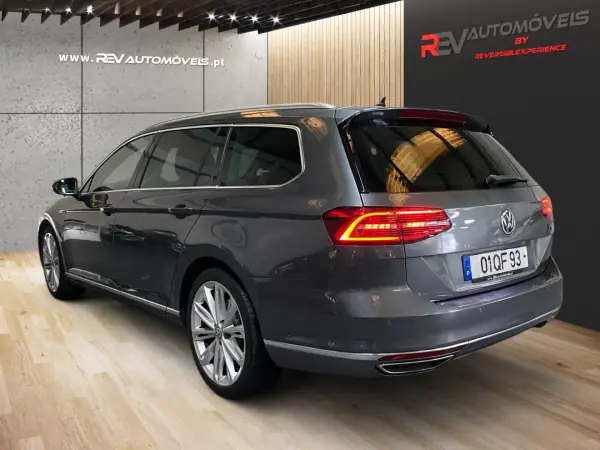 Volkswagen Passat Variant 2015 - 18950 EUR, 306000 km - AUTO.MOTO.pt - 306000km - foto 4 de 20