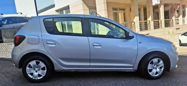 Dacia Sandero 2018 - 8500 EUR, 155000 km - AUTO.MOTO.pt - 155000km - foto 8 de 22