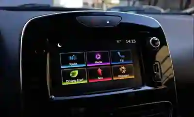 Renault Clio 2019 - 12800 EUR, 47000 km - 47000km - foto 5 de 14