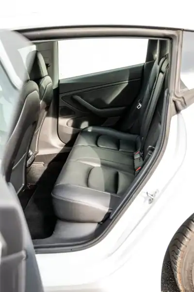Tesla Model 3 2020 - 25990 EUR, 111680 km - AUTO.MOTO.pt - 111680km - foto 8 de 12