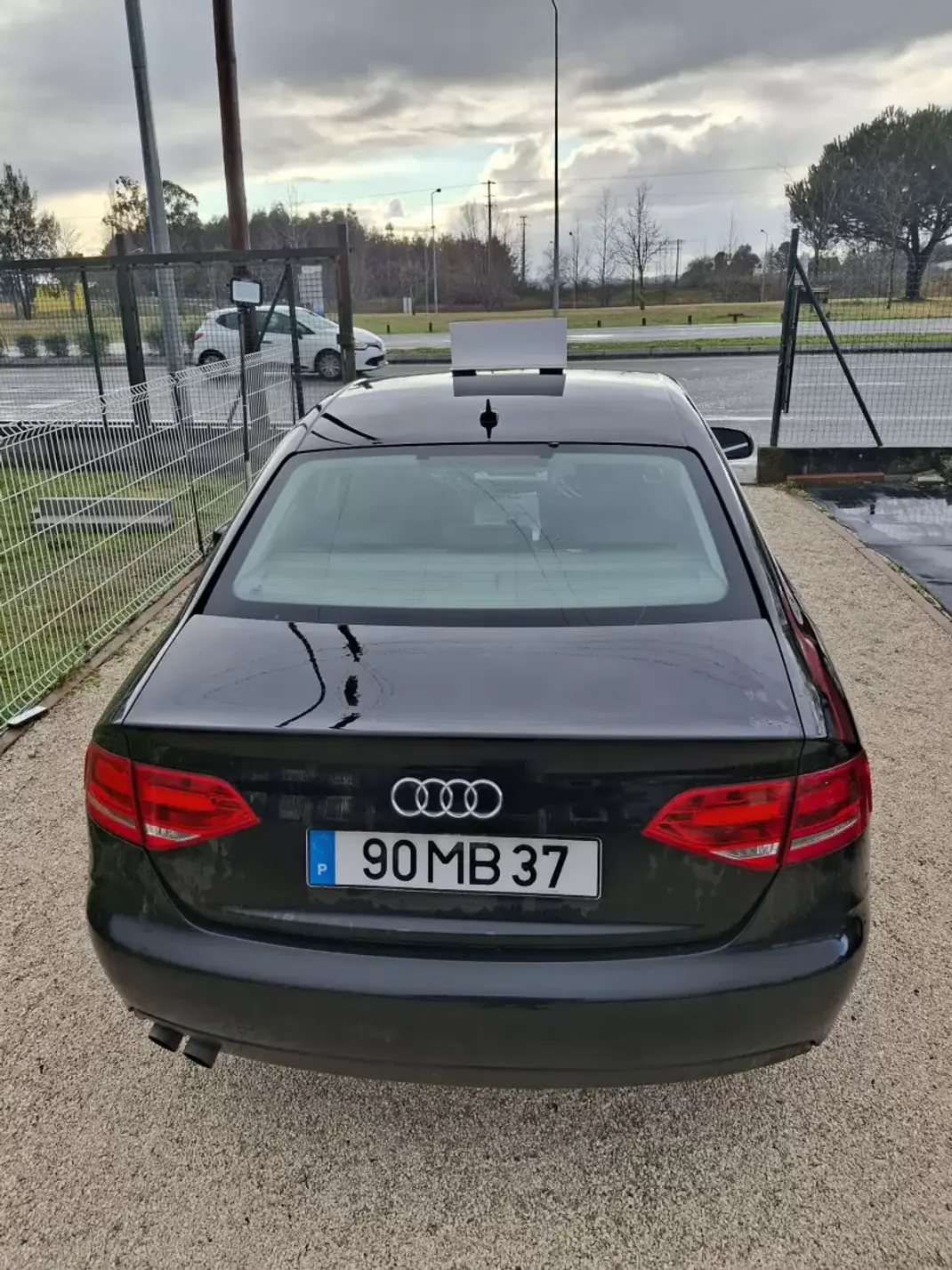 Audi A4 2011 - 11950 EUR, 141223 km - AUTO.MOTO.pt - 141223km - foto 5 de 13