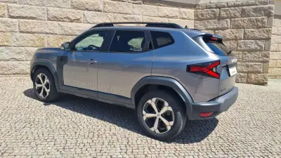 Dacia Duster 2025 - 22390 EUR, 17500 km - AUTO.MOTO.pt - 17500km - foto 2 de 18