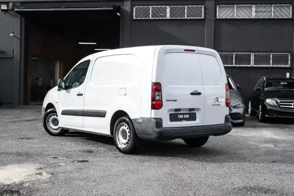 Citroën Berlingo 2018 - 13400 EUR, 210000 km - AUTO.MOTO.pt - 210000km - foto 6 de 17