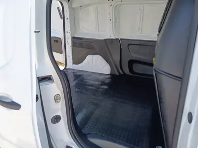 Toyota Proace Verso Electric 2022 - 17990 EUR, 78900 km - AUTO.MOTO.pt - 78900km - foto 12 de 22