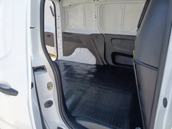 Toyota Proace Verso Electric 2022 - 17990 EUR, 78900 km - AUTO.MOTO.pt - 78900km - foto 12 de 22