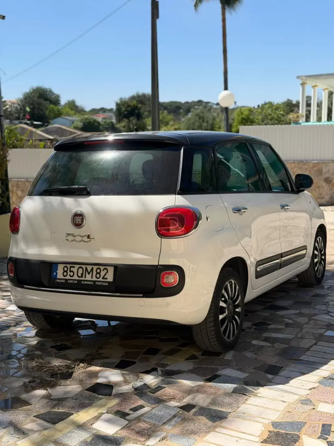 Fiat 500L 2015 - 9900 EUR, 126882 km - AUTO.MOTO.pt - 126882km - foto 4 de 8