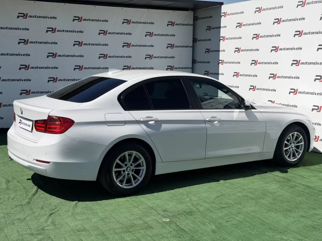 BMW 318 2013 - 13500 EUR, 239000 km - AUTO.MOTO.pt - 239000km - foto 7 de 22