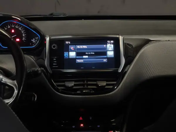 Peugeot 2008 2017 - 12490 EUR, 57665 km - AUTO.MOTO.pt - 57665km - foto 18 de 23