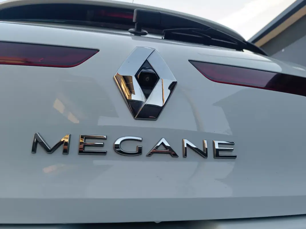 Renault Mégane 2019 - 12900 EUR, 192111 km - AUTO.MOTO.pt - 192111km - foto 13 de 26