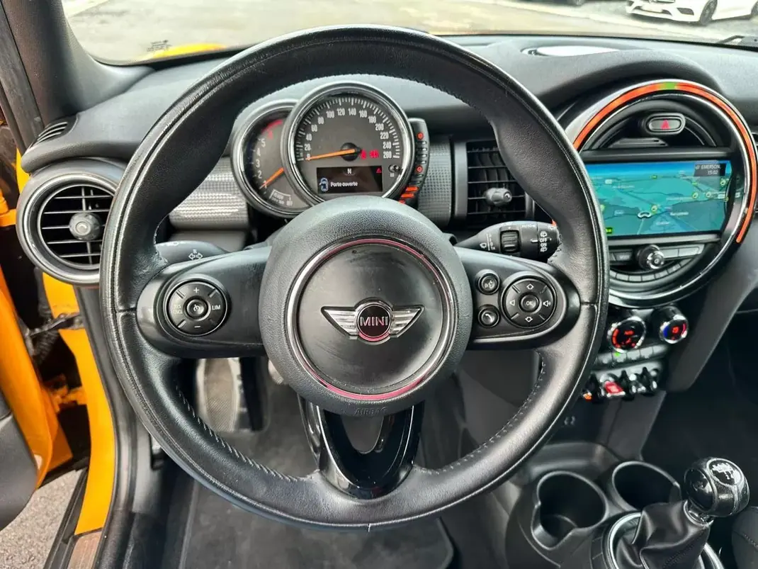 MINI 5 Portas 2016 - 13450 EUR, 151842 km - AUTO.MOTO.pt - 151842km - foto 4 de 10