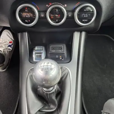 Alfa Romeo Giulietta 2016 - 10250 EUR, 172955 km - AUTO.MOTO.pt - 172955km - foto 17 de 32