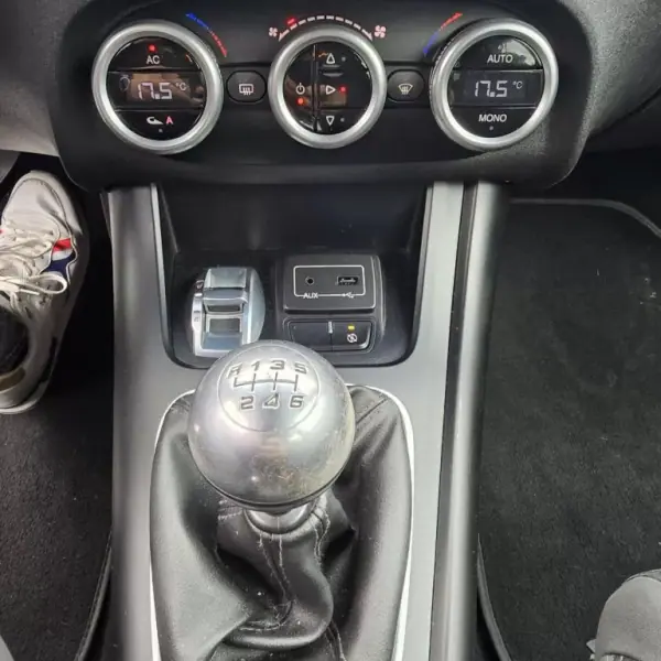 Alfa Romeo Giulietta 2016 - 10950 EUR, 172955 km - AUTO.MOTO.pt - 172955km - foto 17 de 32