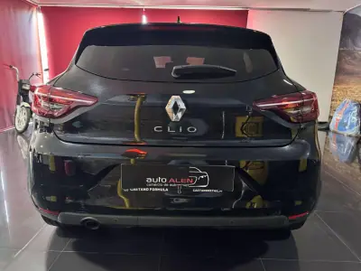 Renault Clio 2023 - 15500 EUR, 136000 km - AUTO.MOTO.pt - 136000km - foto 6 de 17