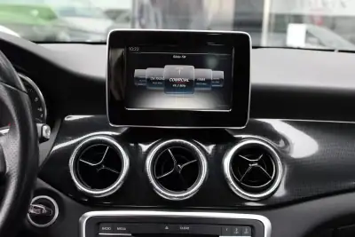 Mercedes-Benz CLA 180 2016 - 15990 EUR, 215975 km - AUTO.MOTO.pt - 215975km - foto 16 de 18
