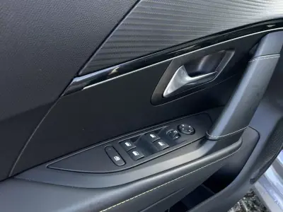 Peugeot e-208 2022 - 18650 EUR, 38776 km - AUTO.MOTO.pt - 38776km - foto 24 de 47