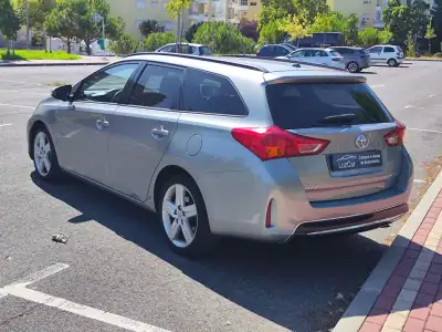 Toyota Auris Touring Sports 2015 - 12980 EUR, 229000 km - AUTO.MOTO.pt - 229000km - foto 10 de 39
