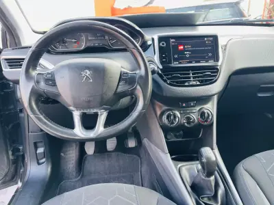 Peugeot 2008 2018 - 9950 EUR, 129292 km - AUTO.MOTO.pt - 129292km - foto 10 de 12