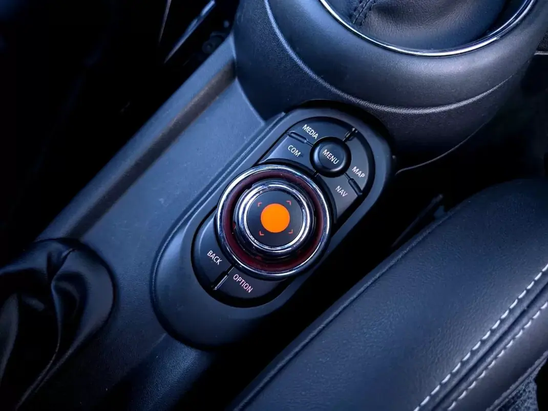 MINI 2024 - 20900 EUR, 50900 km - AUTO.MOTO.pt - 50900km - foto 26 de 35