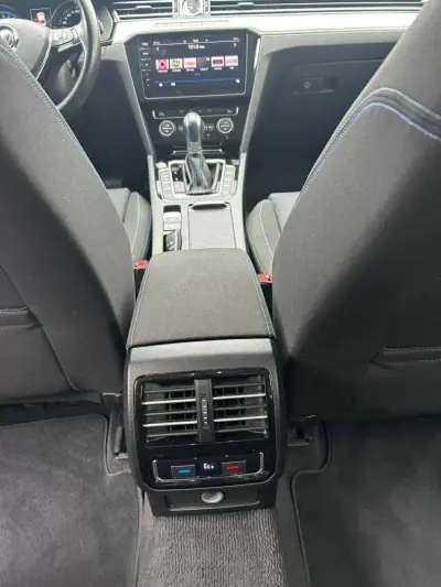 Volkswagen Passat 2017 - 18990 EUR, 134000 km - AUTO.MOTO.pt - 134000km - foto 11 de 17
