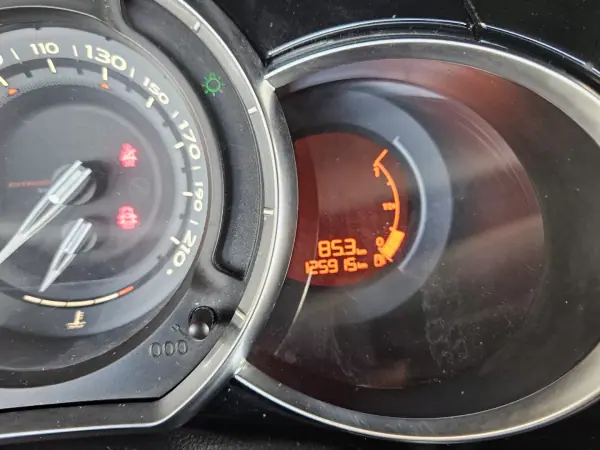 Citroën DS3 2010 - 6750 EUR, 125000 km - AUTO.MOTO.pt - 125000km - foto 9 de 9