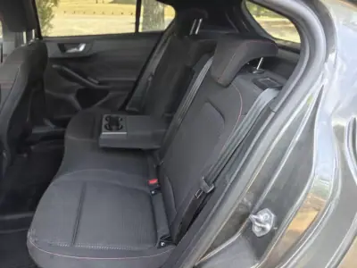 Ford Focus 2023 - 17990 EUR, 75650 km - AUTO.MOTO.pt - 75650km - foto 6 de 39