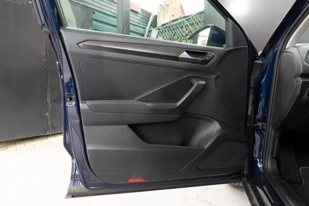 Volkswagen T-Roc 2019 - 21900 EUR, 135000 km - AUTO.MOTO.pt - 135000km - foto 14 de 48