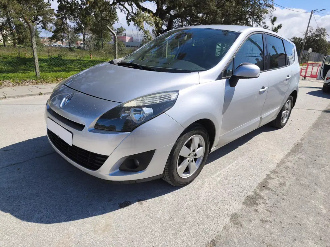 Renault Grand Scénic 2010 - 5900 EUR, 249000 km - AUTO.MOTO.pt - 249000km - foto 1 de 9