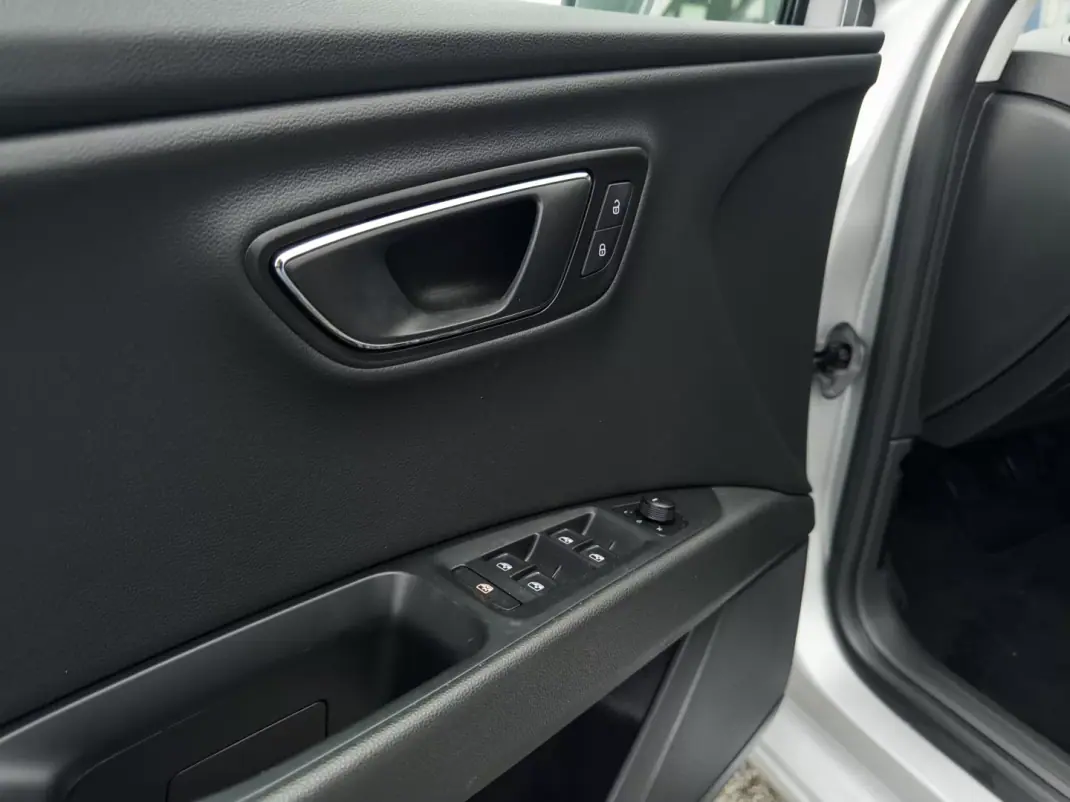 SEAT Leon 2016 - 12990 EUR, 117000 km - AUTO.MOTO.pt - 117000km - foto 9 de 26