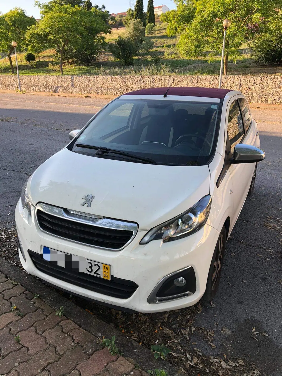 Peugeot 108 2016 - 8000 EUR, 116000 km - AUTO.MOTO.pt - 116000km - foto 9 de 9