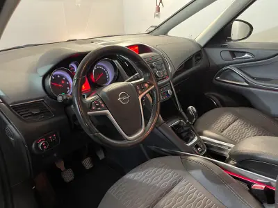 Opel Zafira 2012 - 9750 EUR, 227000 km - AUTO.MOTO.pt - 227000km - foto 13 de 31