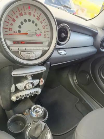MINI Clubman 2011 - 10900 EUR, 130000 km - AUTO.MOTO.pt - 130000km - foto 6 de 7