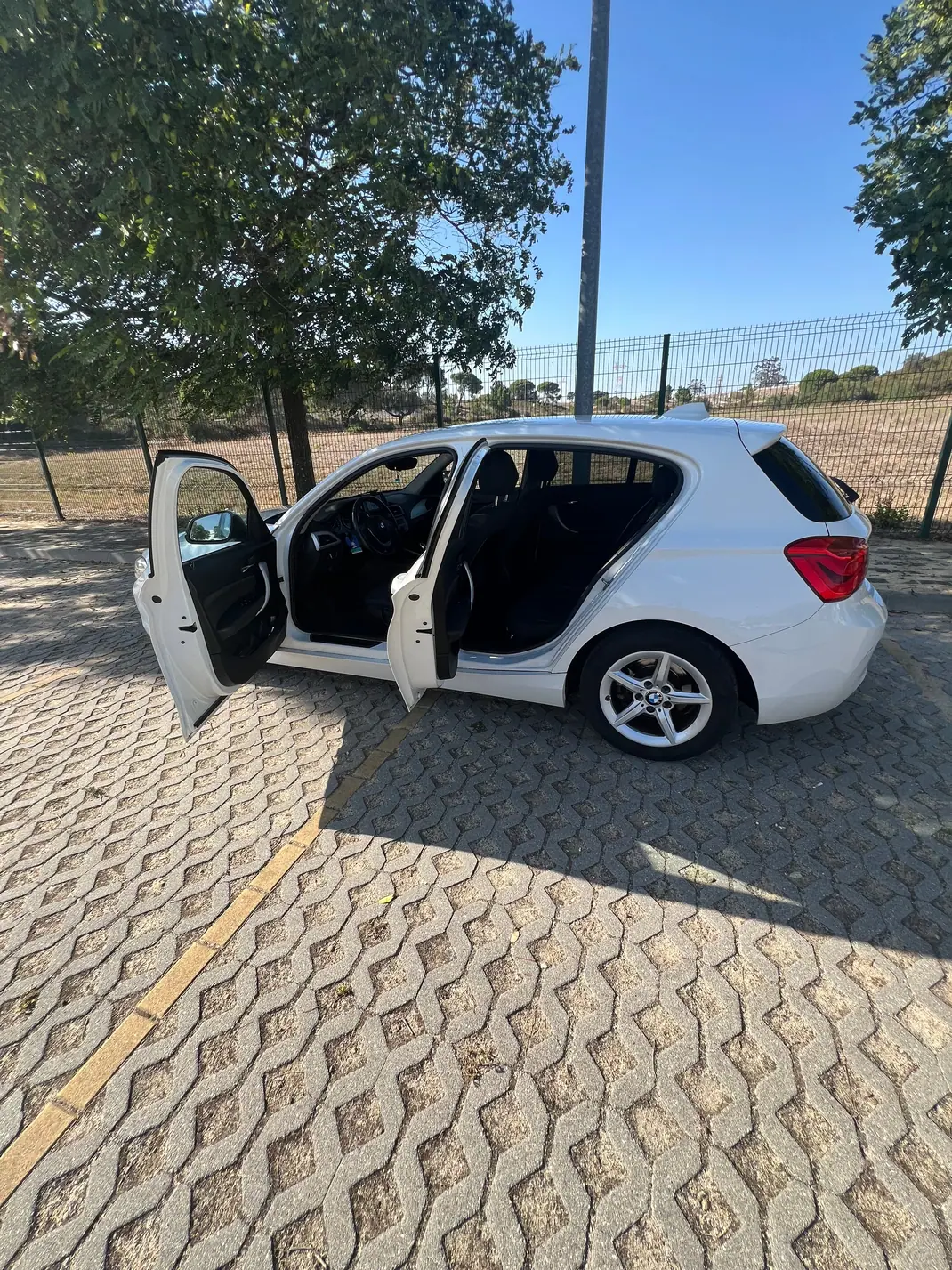 BMW 1 Series 2016 - 14800 EUR, 142000 km - 142000km - foto 13 de 14