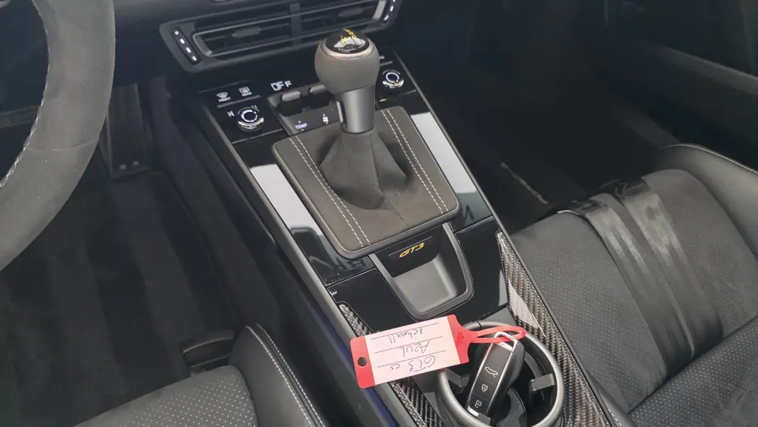 Porsche 992 2023 - 245000 EUR, 18096 km - AUTO.MOTO.pt - 18096km - foto 47 de 56
