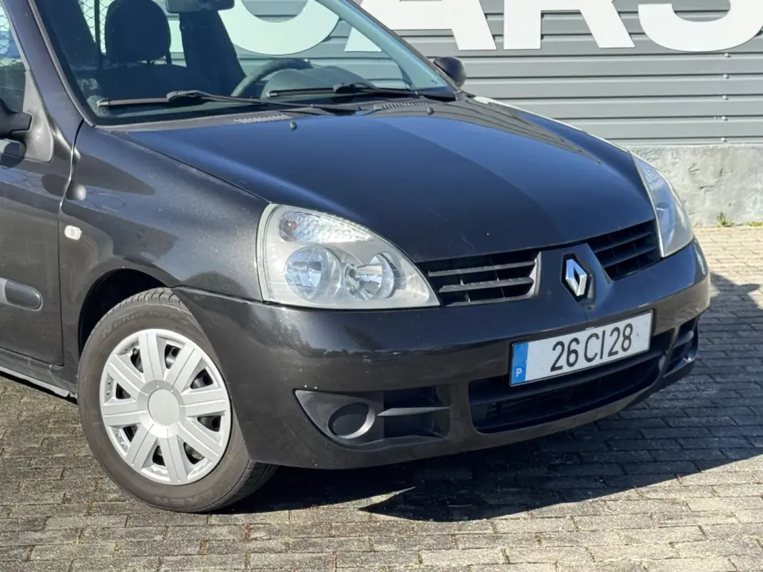 Renault Clio 2006 - 3500 EUR, 238000 km - AUTO.MOTO.pt - 238000km - foto 6 de 12