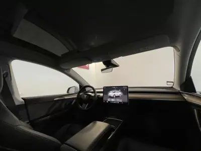 Tesla Model Y 2022 - 38750 EUR, 44000 km - AUTO.MOTO.pt - 44000km - foto 3 de 42