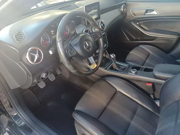 Mercedes-Benz CLA 180 2016 - 16890 EUR, 138109 km - AUTO.MOTO.pt - 138109km - foto 12 de 34