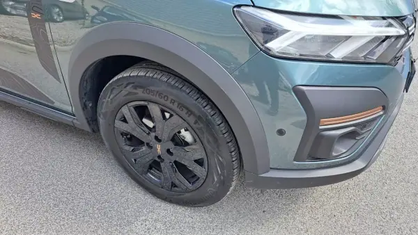 Dacia Jogger 2024 - 20890 EUR, 6203 km - AUTO.MOTO.pt - 6203km - foto 13 de 50