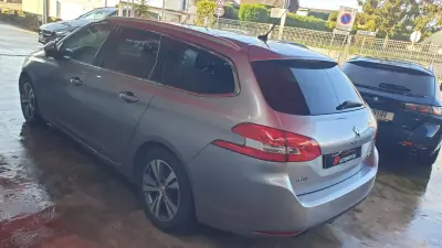 Peugeot 308 SW 2015 - 6999 EUR, 234000 km - AUTO.MOTO.pt - 234000km - foto 5 de 16