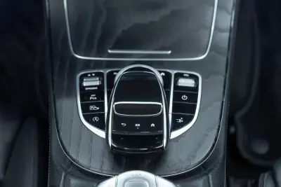 Mercedes-Benz E 220 2021 - 49950 EUR, 64000 km - AUTO.MOTO.pt - 64000km - foto 21 de 60