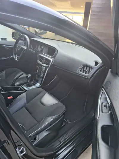 Volvo V40 2015 - 13900 EUR, 181000 km - AUTO.MOTO.pt - 181000km - foto 23 de 28