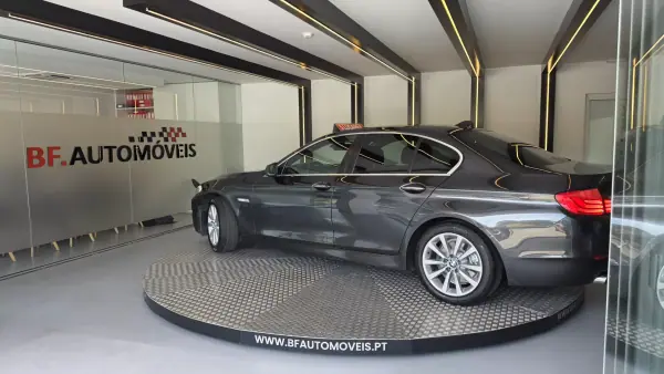 BMW 520 2011 - 10900 EUR, 370543 km - AUTO.MOTO.pt - 370543km - foto 13 de 54