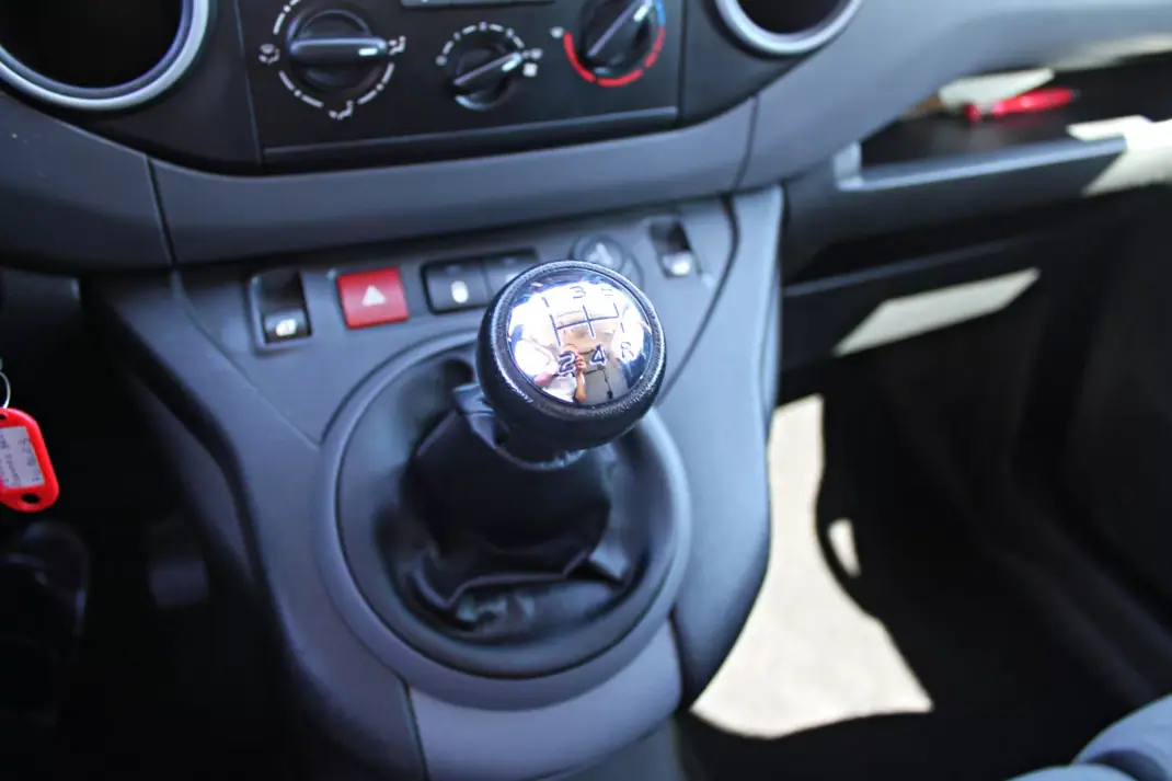 Peugeot Partner 2015 - 12450 EUR, 137164 km - 137164km - foto 20 de 20