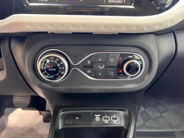 Renault Twingo 2022 - 15750 EUR, 11000 km - AUTO.MOTO.pt - 11000km - foto 21 de 46