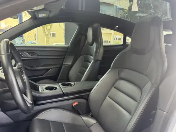 Porsche Taycan 2023 - 82000 EUR, 80500 km - AUTO.MOTO.pt - 80500km - foto 25 de 37